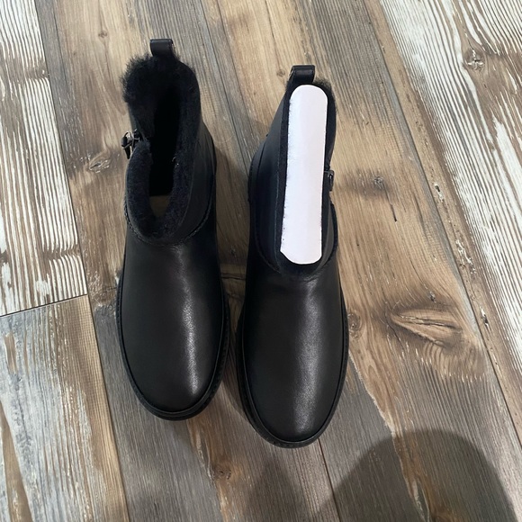 UGG women’s classic zip mini - Picture 3 of 6